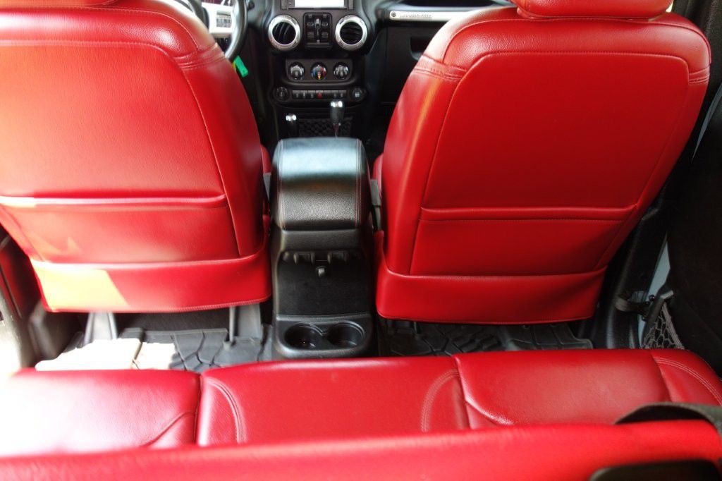 2013 Jeep Wrangler Unlimited Image 13