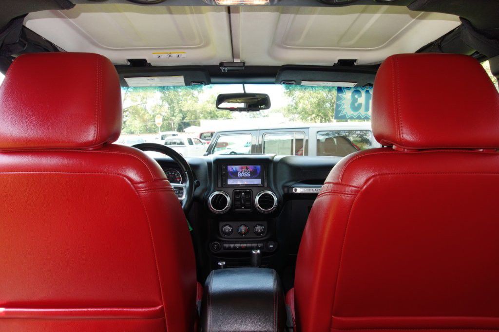 2013 Jeep Wrangler Unlimited Image 14