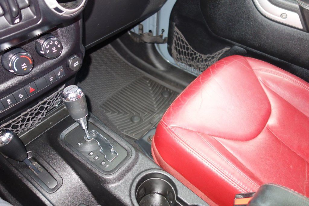 2013 Jeep Wrangler Unlimited Image 25
