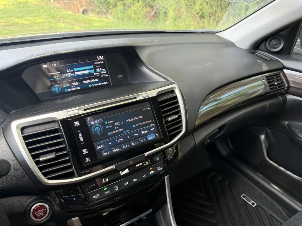 2017 Honda Accord Image 13