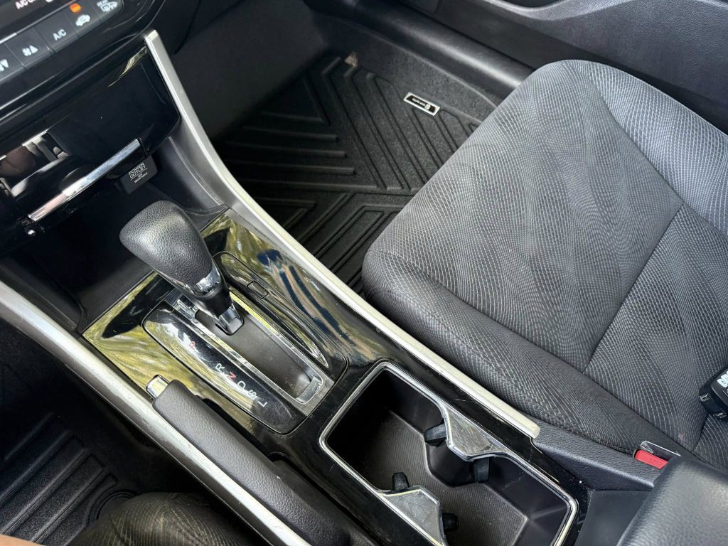 2017 Honda Accord Image 20