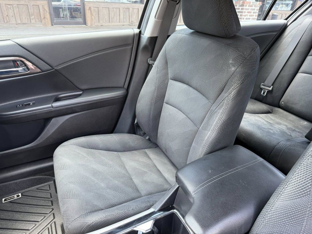 2017 Honda Accord Image 26