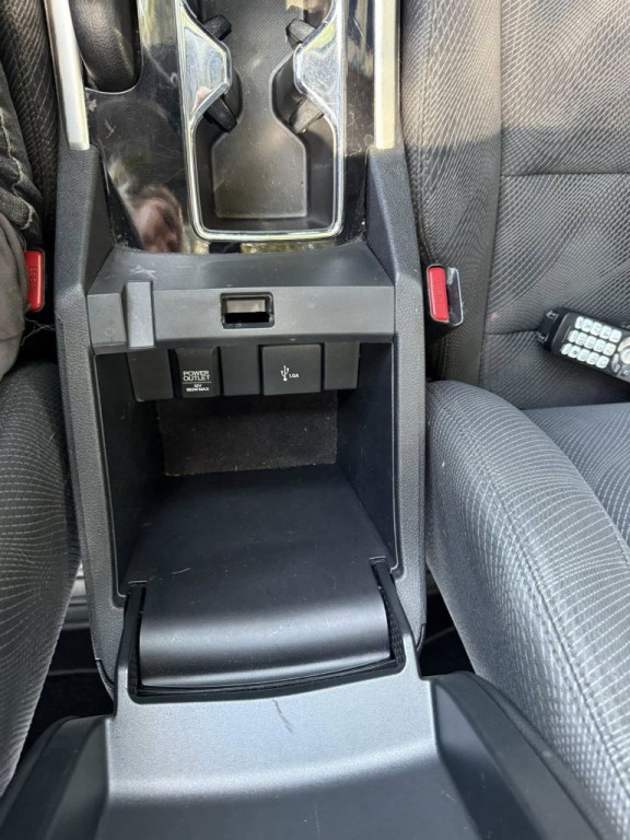 2017 Honda Accord Image 30