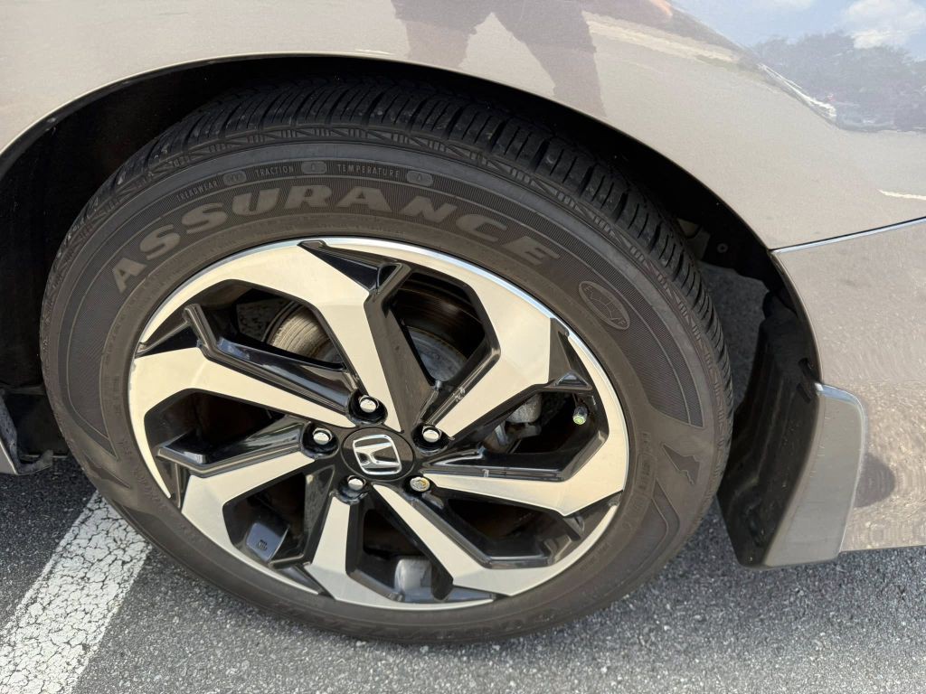 2017 Honda Accord Image 38
