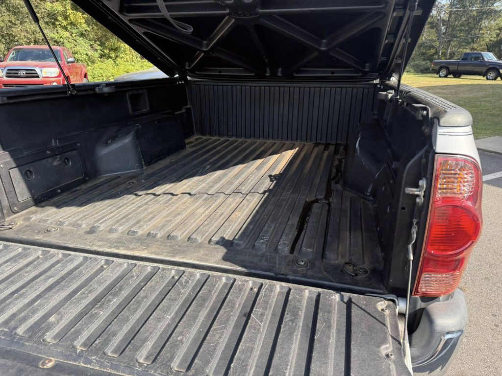 2005 Toyota Tacoma Image 16