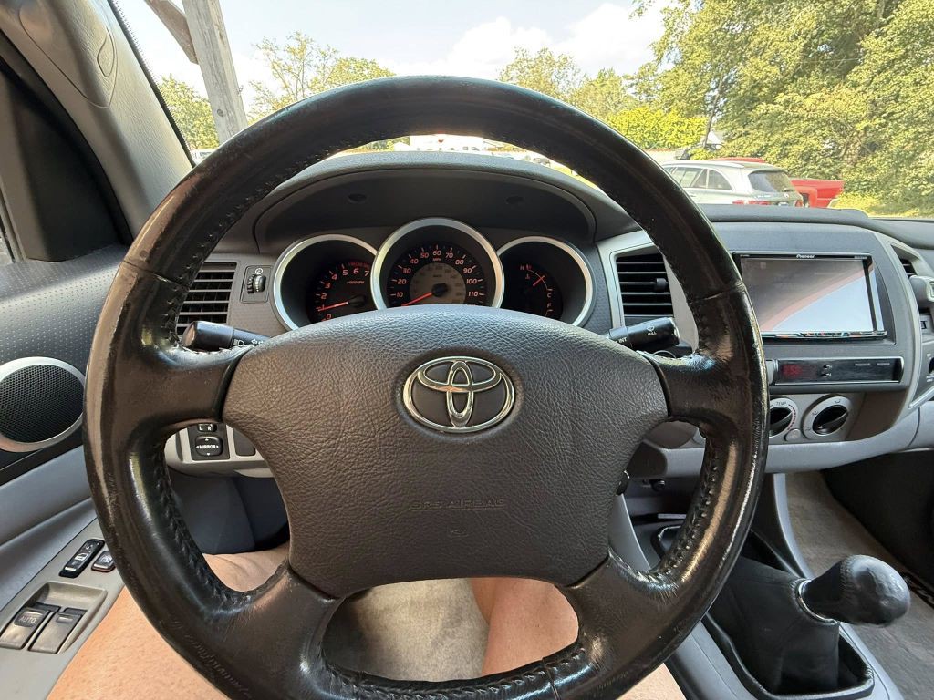 2005 Toyota Tacoma Image 17