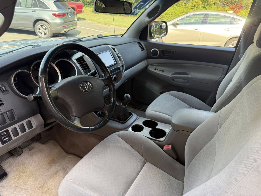 2005 Toyota Tacoma Image 24