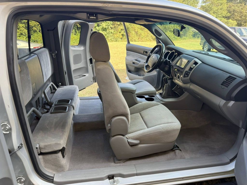 2005 Toyota Tacoma Image 25