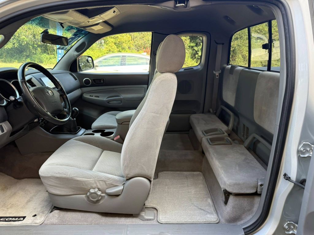 2005 Toyota Tacoma Image 28