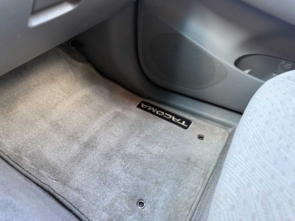 2005 Toyota Tacoma Image 34