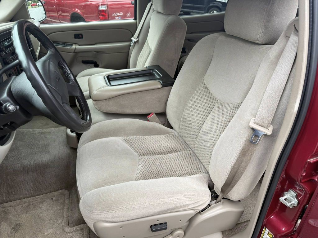 2004 Chevrolet Tahoe Image 12