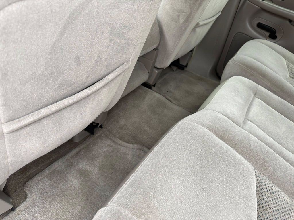 2004 Chevrolet Tahoe Image 18