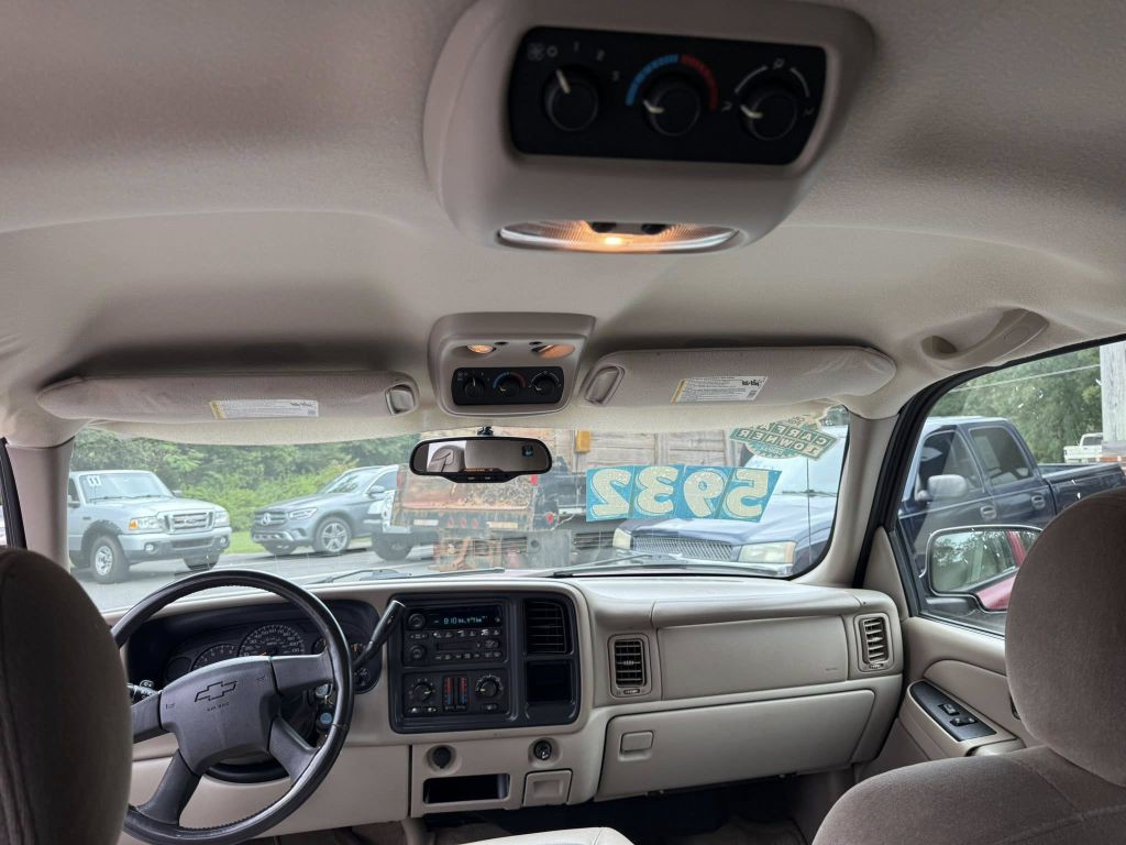 2004 Chevrolet Tahoe Image 21