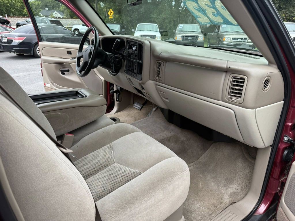 2004 Chevrolet Tahoe Image 22