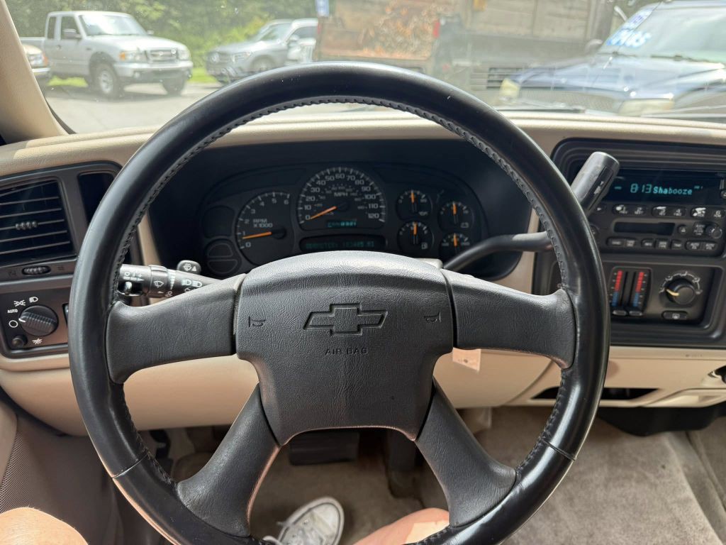 2004 Chevrolet Tahoe Image 24