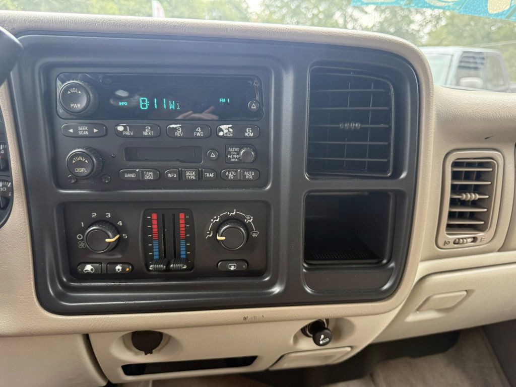 2004 Chevrolet Tahoe Image 26
