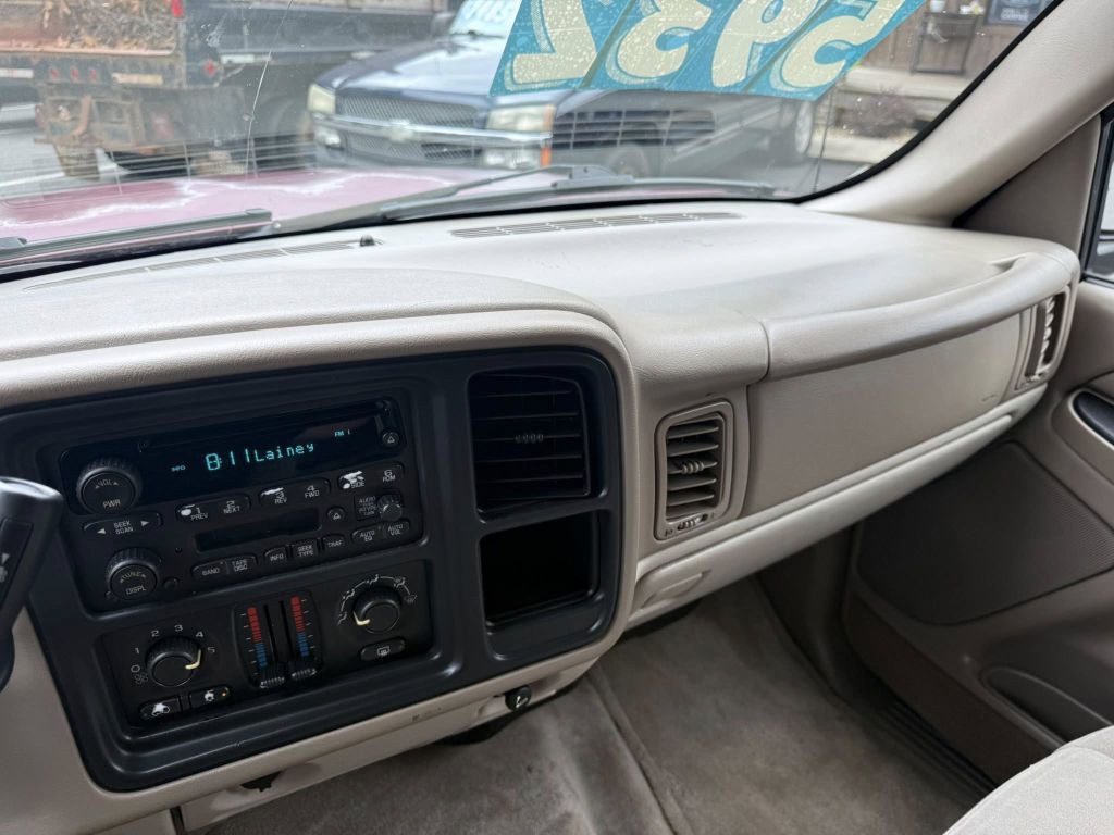 2004 Chevrolet Tahoe Image 27