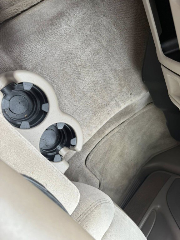 2004 Chevrolet Tahoe Image 30