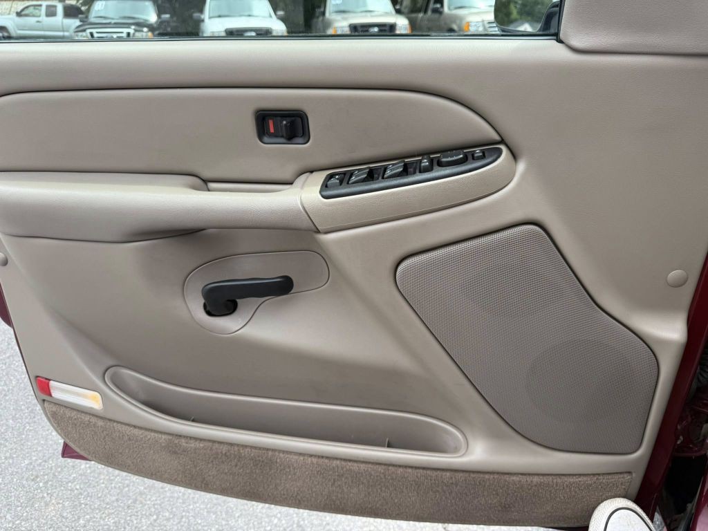 2004 Chevrolet Tahoe Image 36