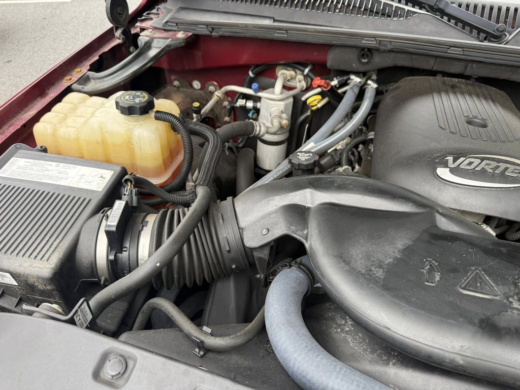 2004 Chevrolet Tahoe Image 40