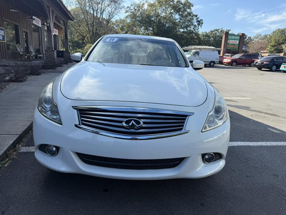 2011 INFINITI G37 Image 6