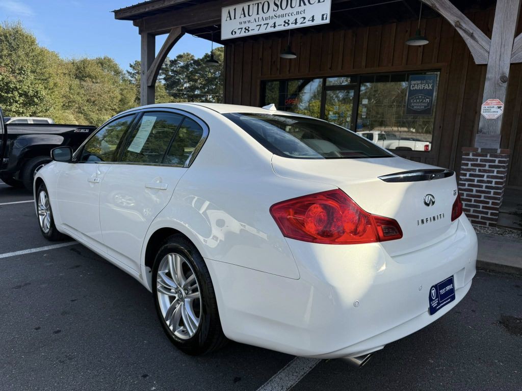 2011 INFINITI G37 Image 10