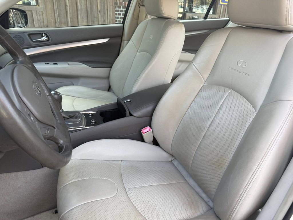 2011 INFINITI G37 Image 12