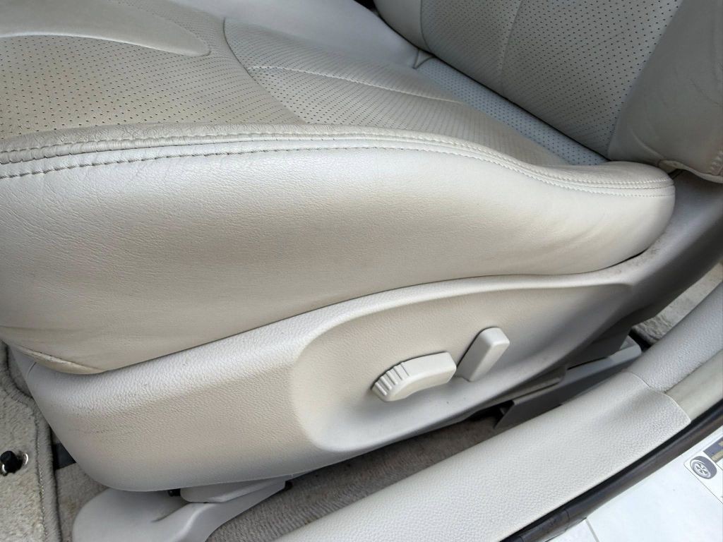 2011 INFINITI G37 Image 13