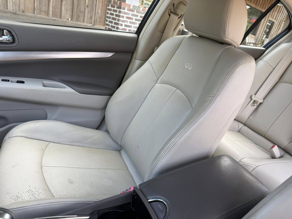 2011 INFINITI G37 Image 14