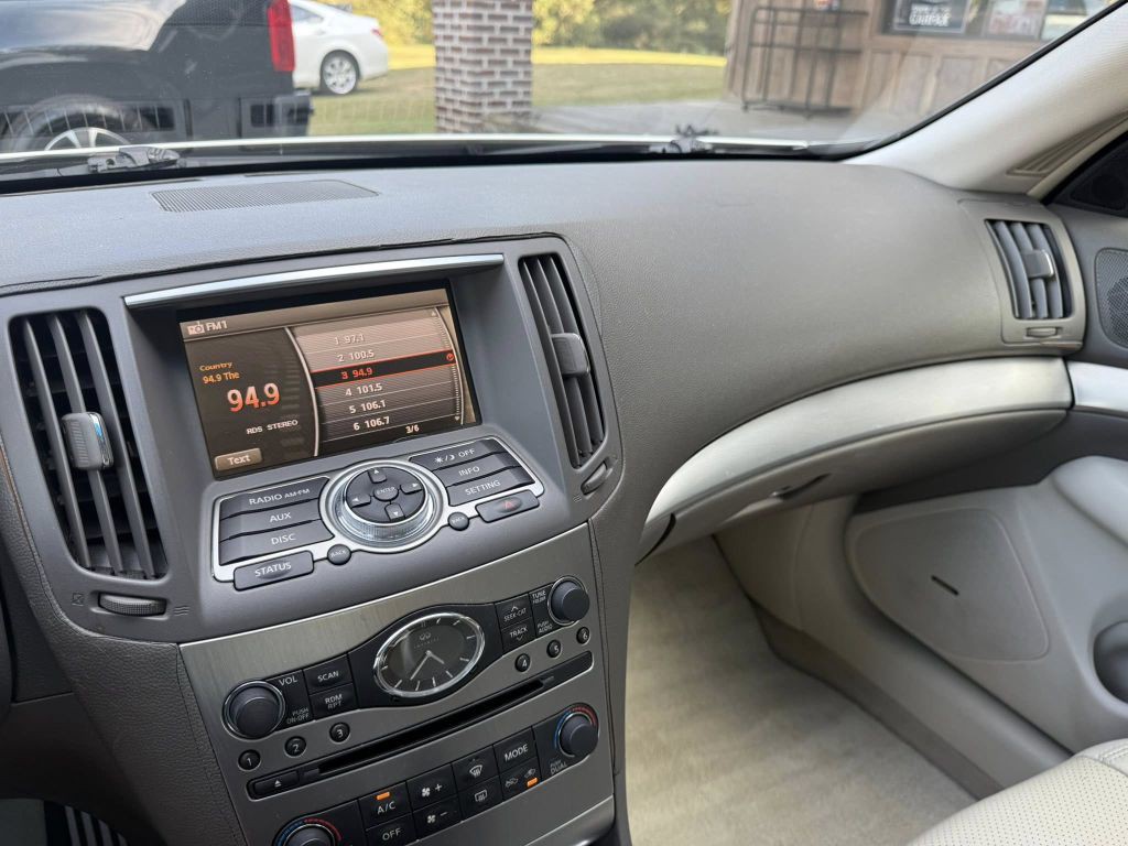 2011 INFINITI G37 Image 22
