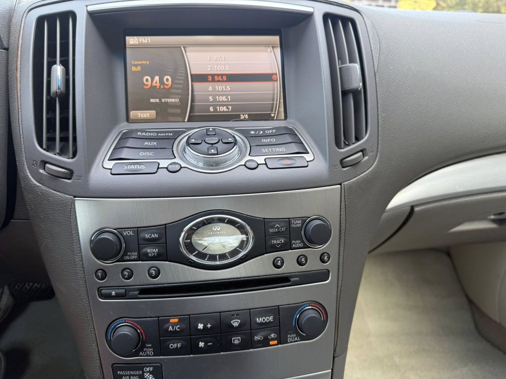 2011 INFINITI G37 Image 23