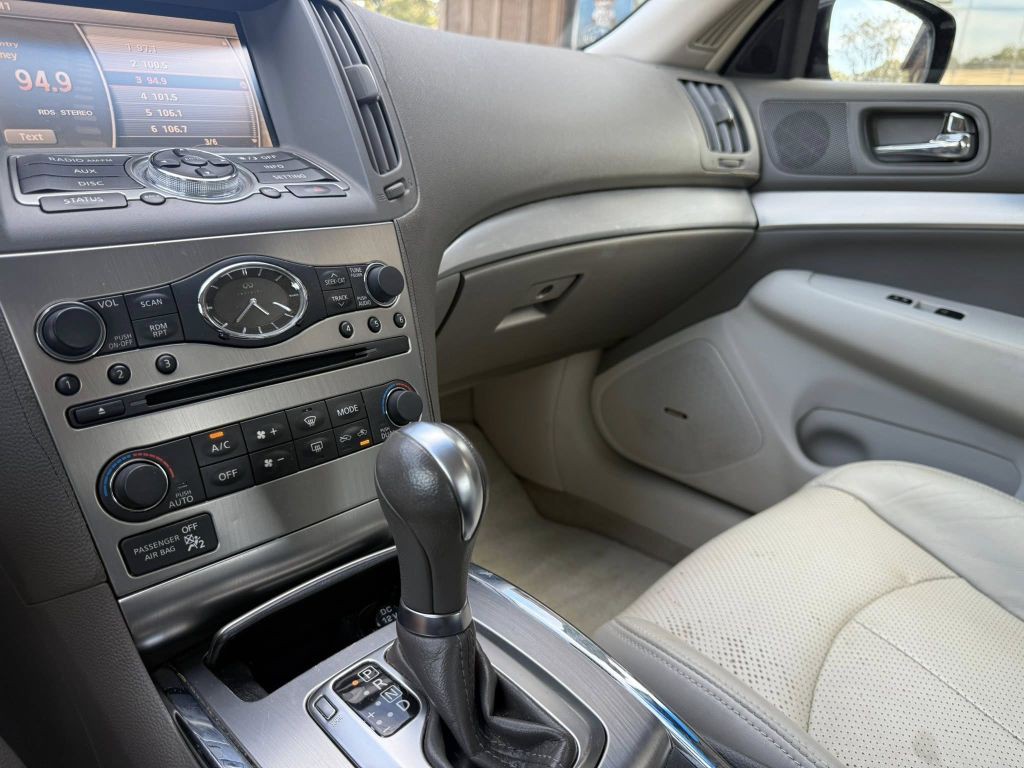 2011 INFINITI G37 Image 24