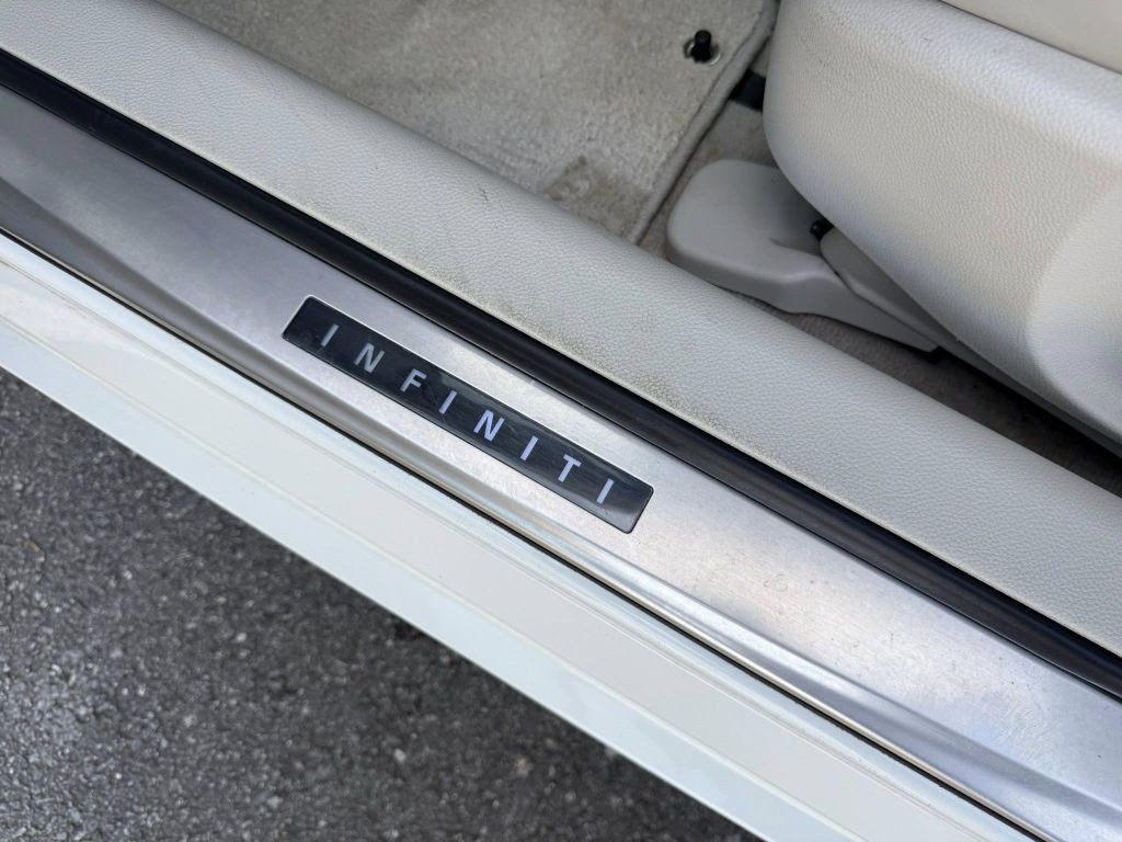 2011 INFINITI G37 Image 28