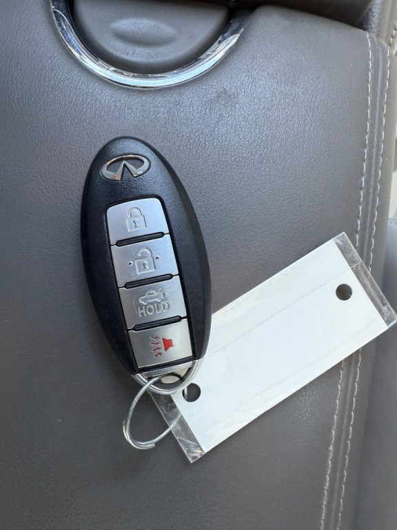 2011 INFINITI G37 Image 31