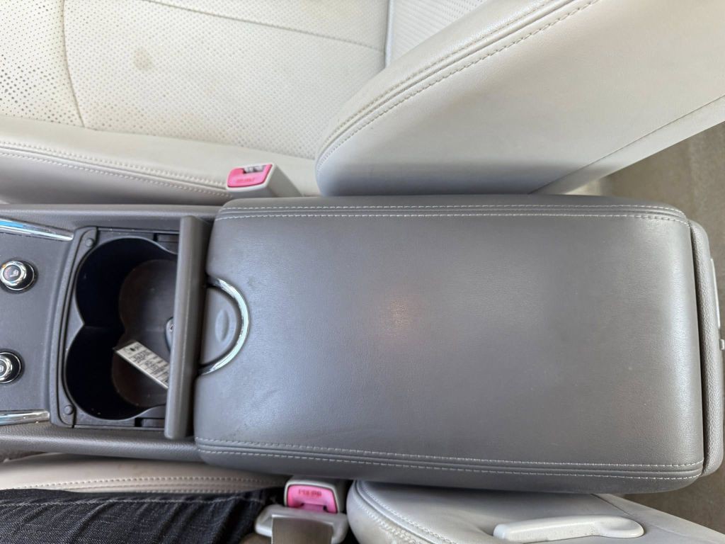 2011 INFINITI G37 Image 32