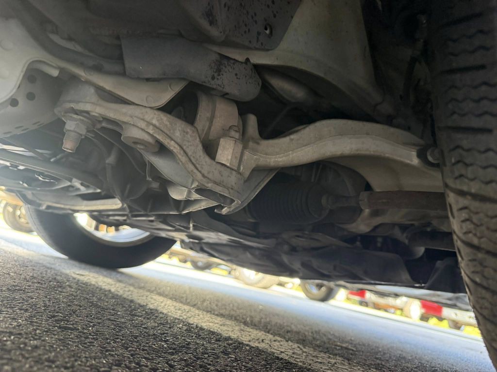 2011 INFINITI G37 Image 38
