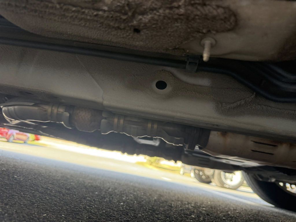 2011 INFINITI G37 Image 40