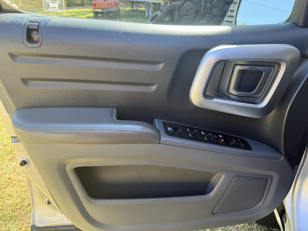 2006 Honda Ridgeline Image 30