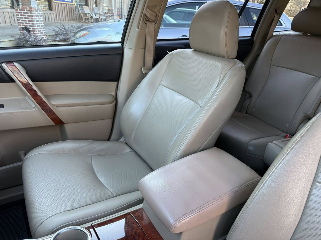 2013 Toyota Highlander Image 11