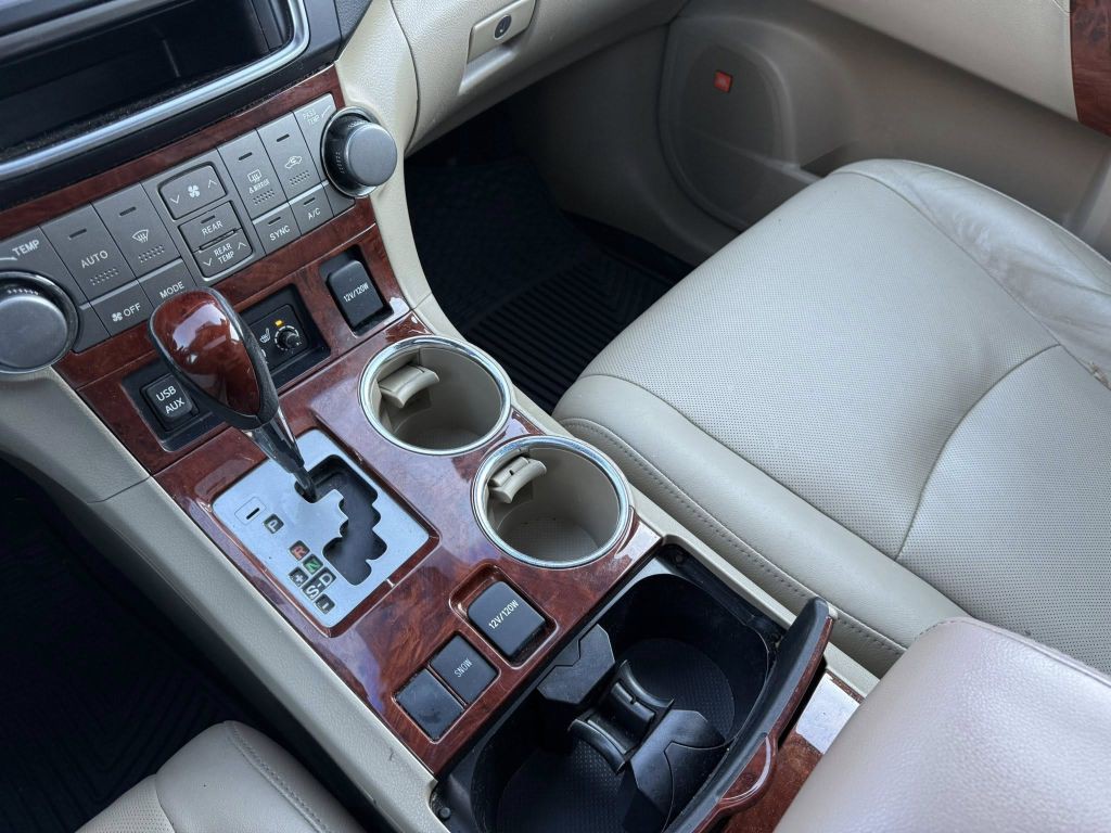 2013 Toyota Highlander Image 25