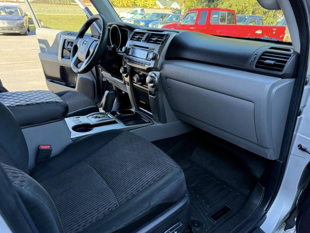 2013 Toyota 4Runner Image 25