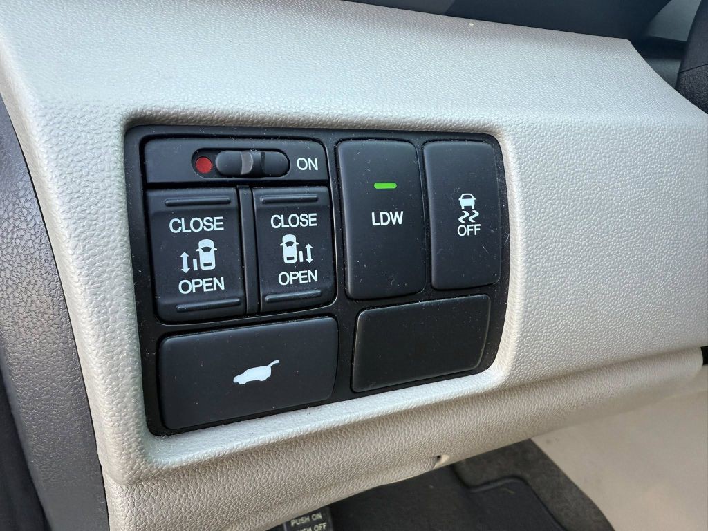 2015 Honda Odyssey Image 37