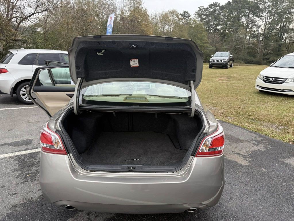 2013 Nissan Altima Image 10