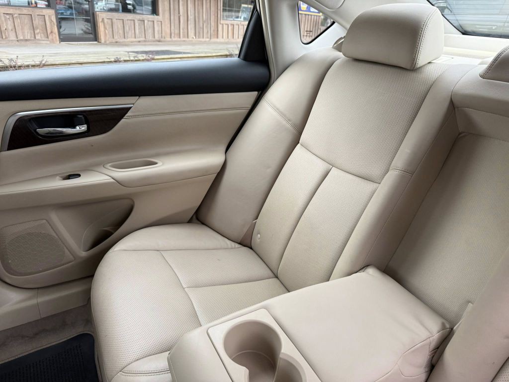 2013 Nissan Altima Image 19