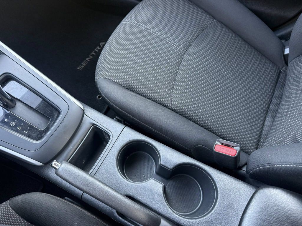 2016 Nissan Sentra Image 16