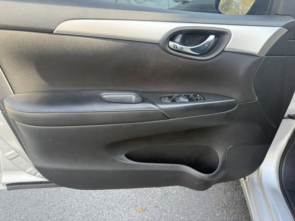 2016 Nissan Sentra Image 23