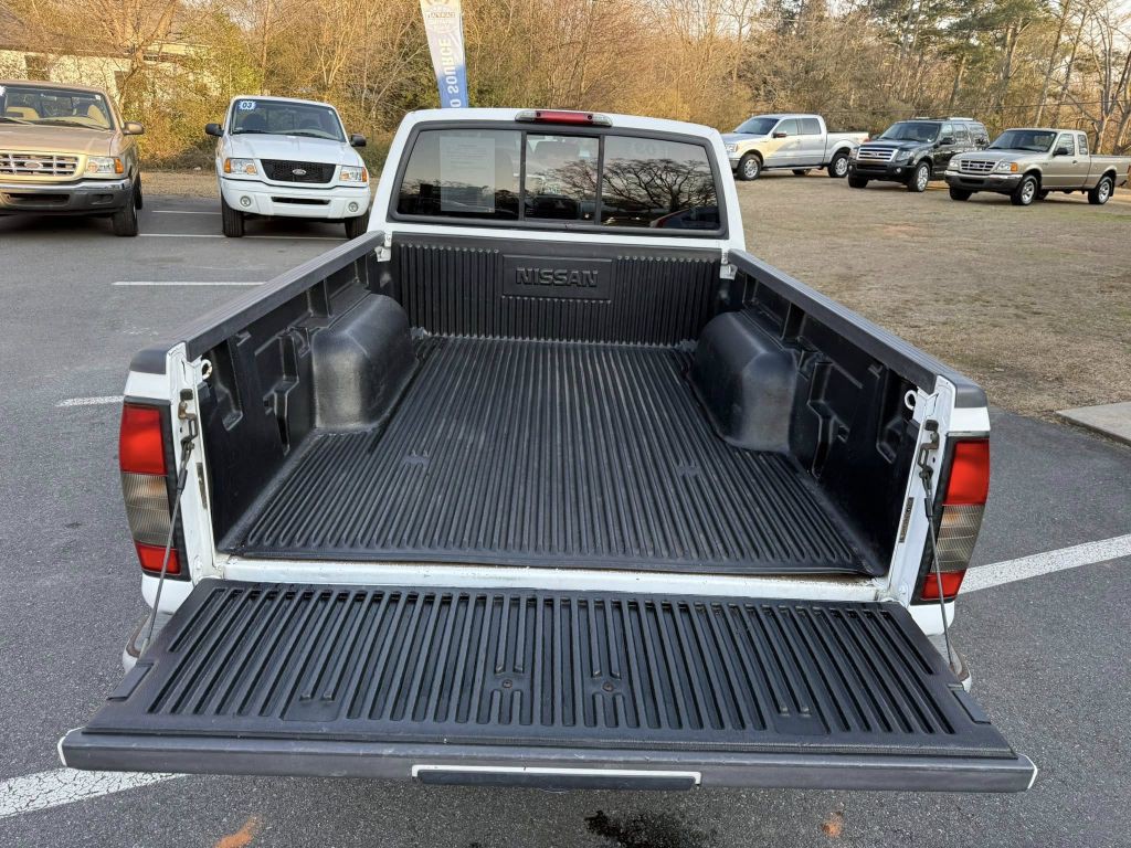 2003 Nissan Frontier Image 12