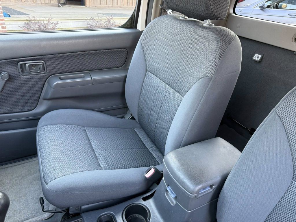 2003 Nissan Frontier Image 17