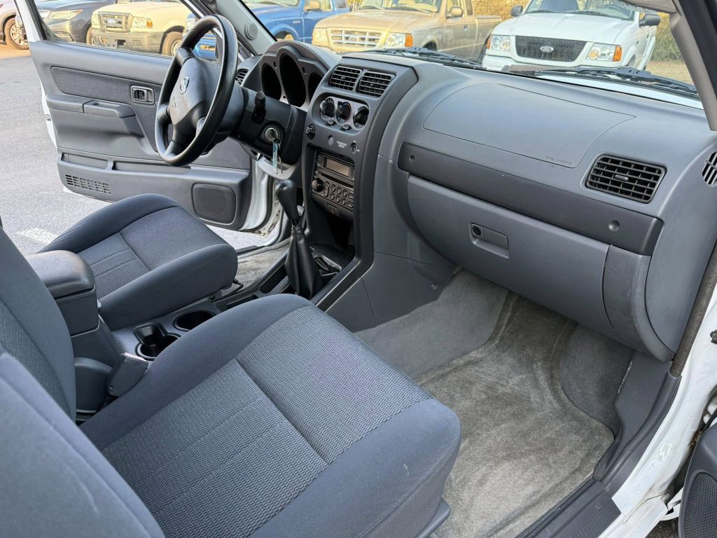 2003 Nissan Frontier Image 19