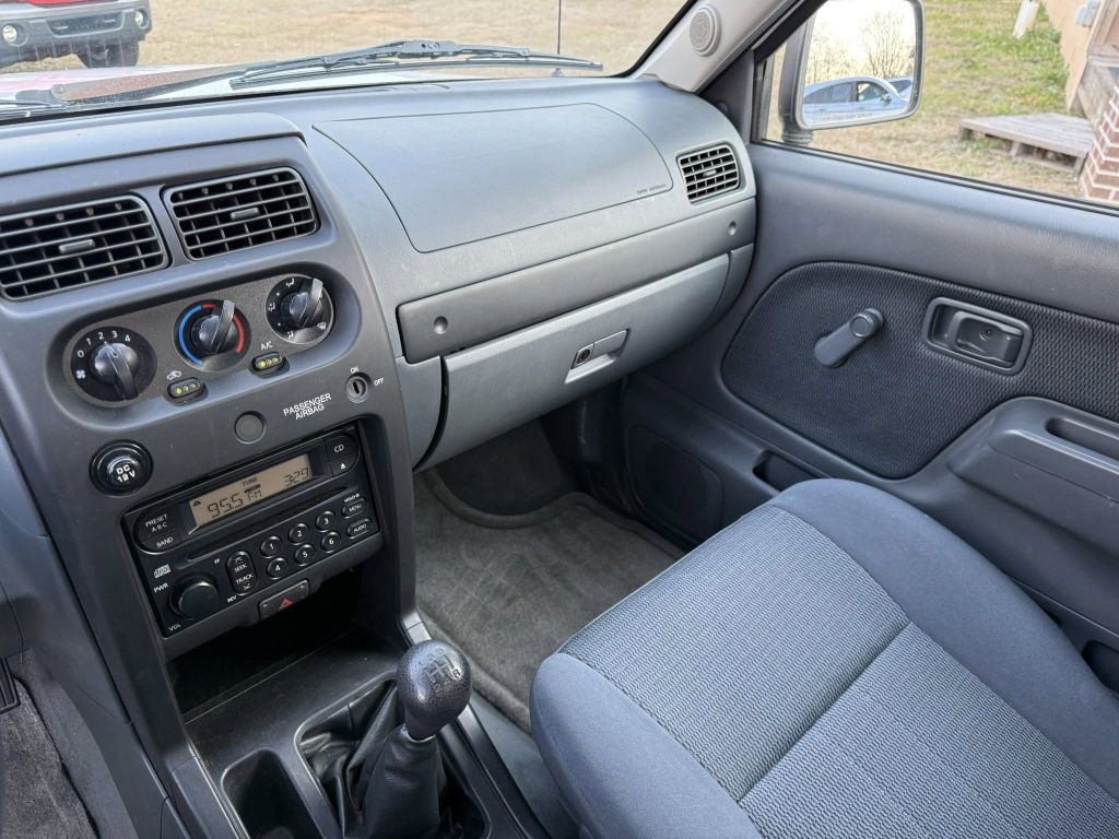 2003 Nissan Frontier Image 20